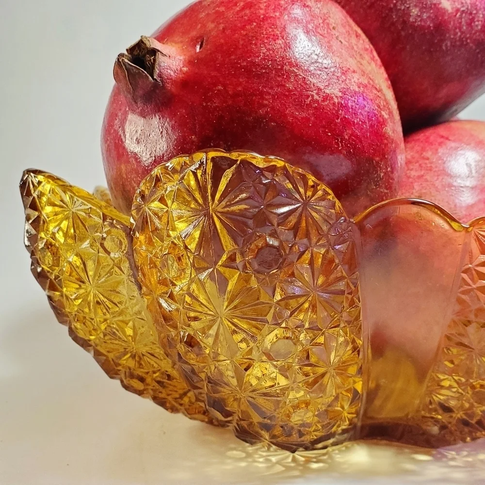 VINTAGE - L.G. Wright's Daisy & Buttons Diamond Amber Bowl Rare Find EUC